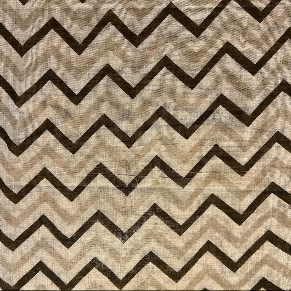 Sheer black and grey chevron scarf - Picture 3 of 3